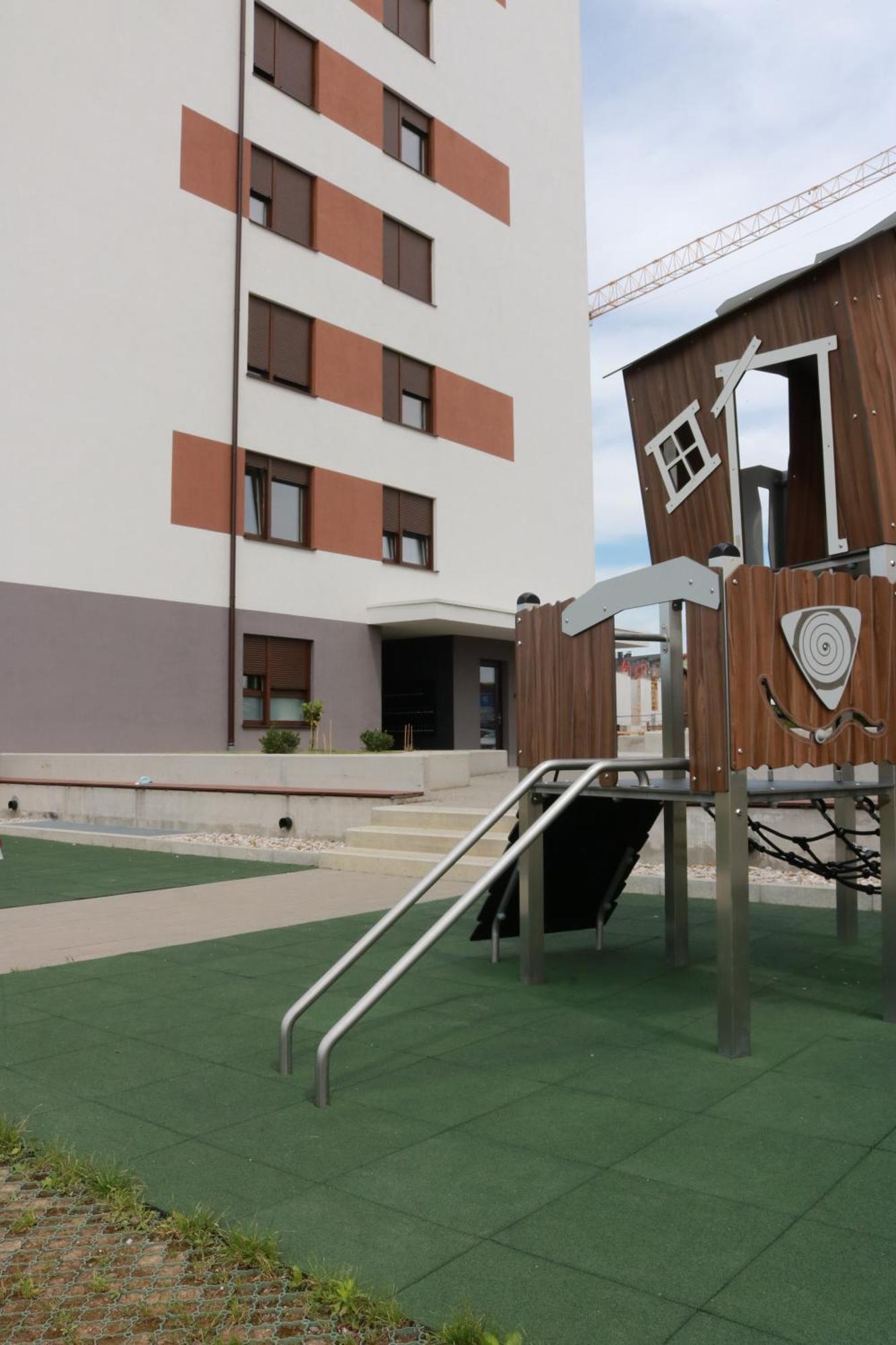 Apartment Queen Karlovac Exterior photo