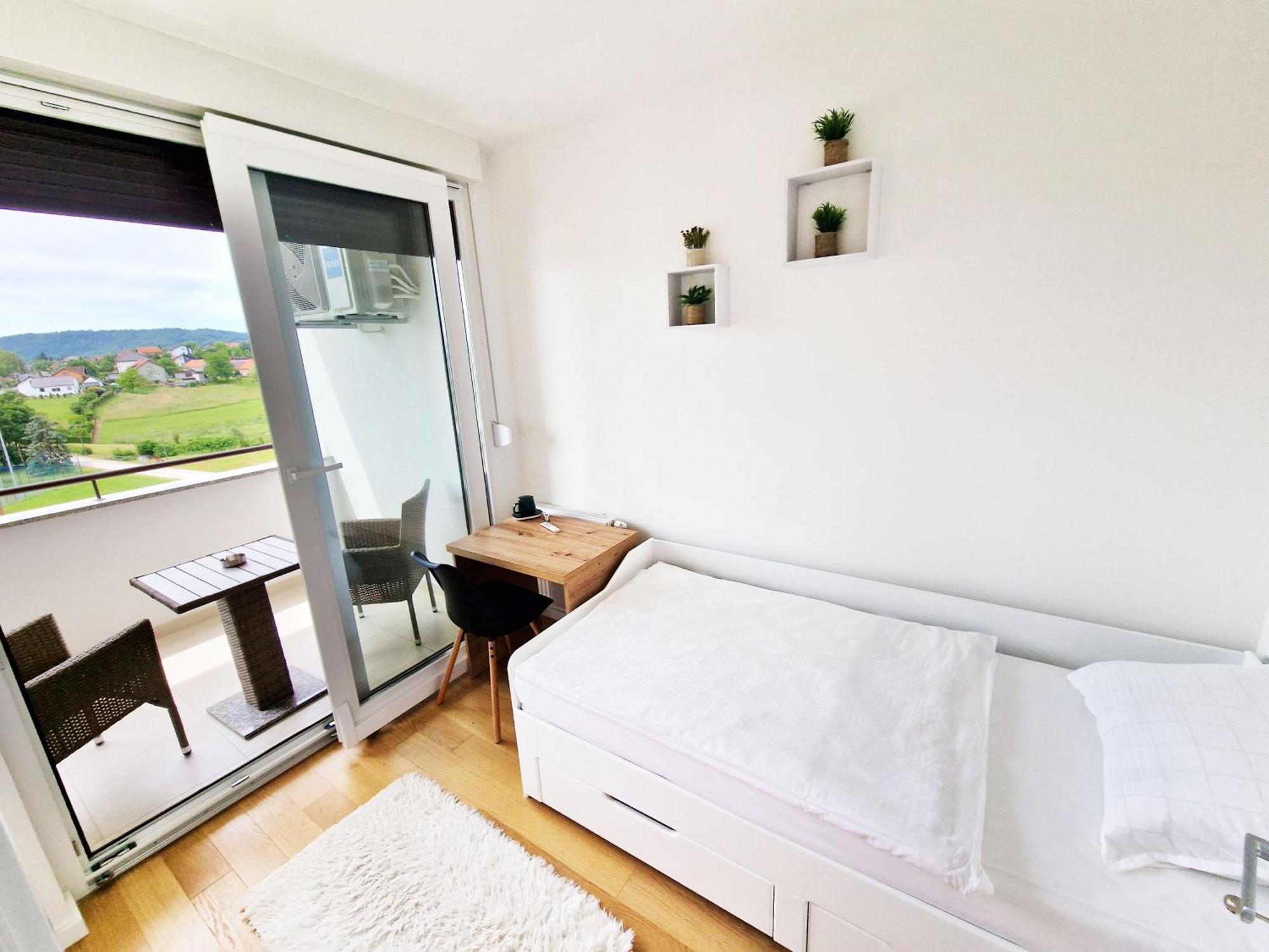 Apartment Queen Karlovac Exterior photo